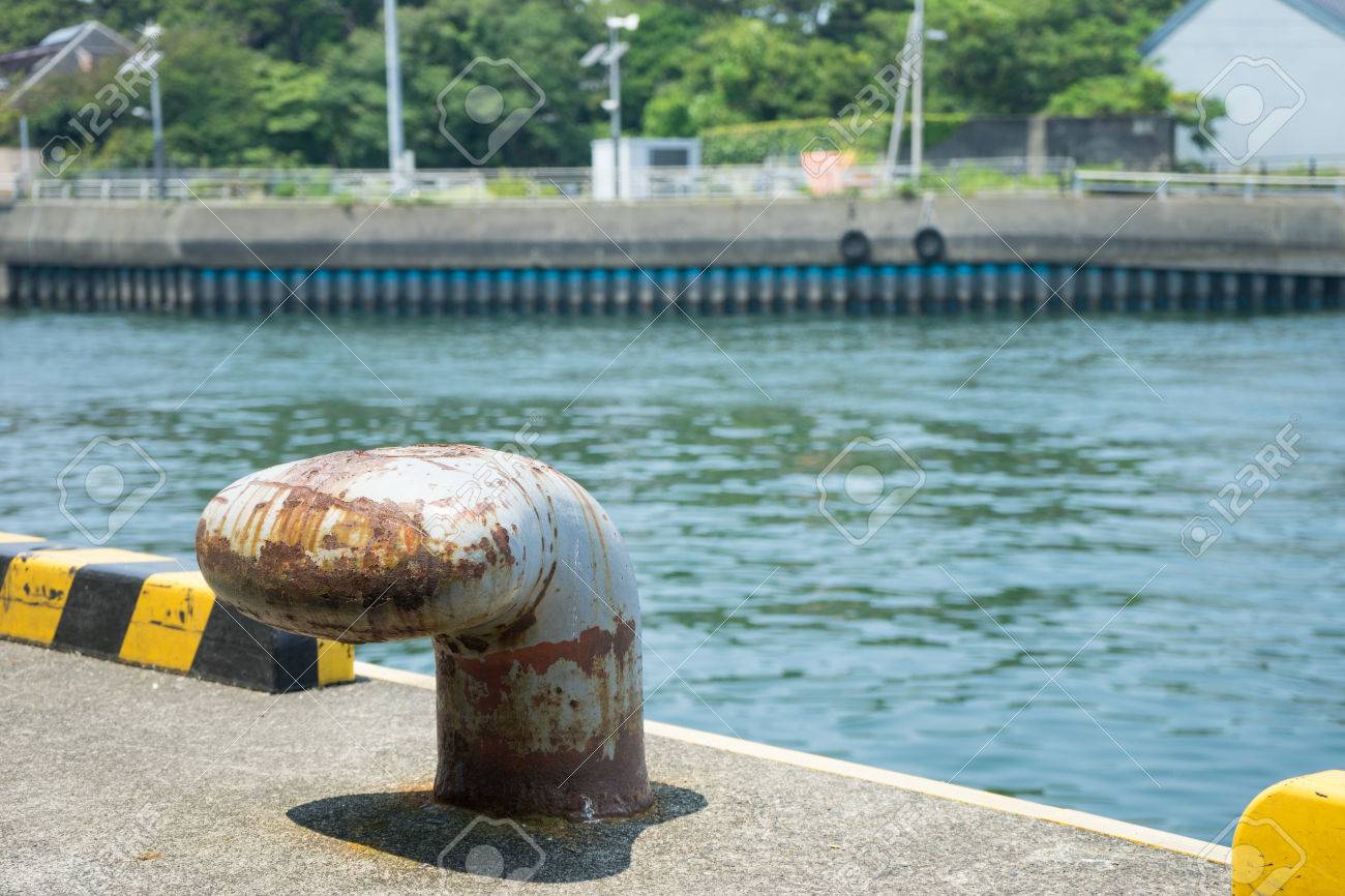 沼津港の係船柱 の写真素材 画像素材 Image