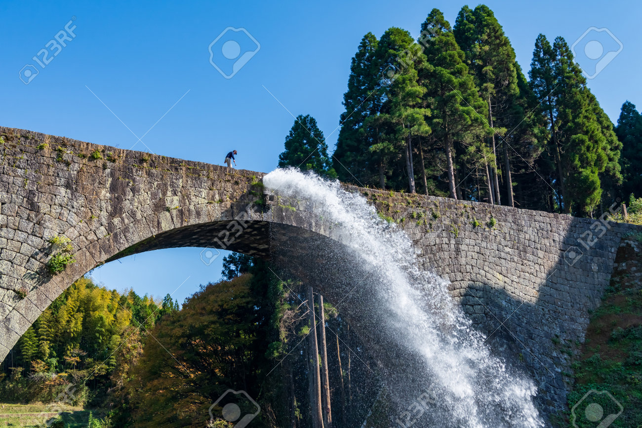 Un Vieux Pont En Arc De Pierre Et Un Pont Tojun Dans La Préfecture De  Kumamoto Banque D'Images et Photos Libres De Droits. Image 161555860
