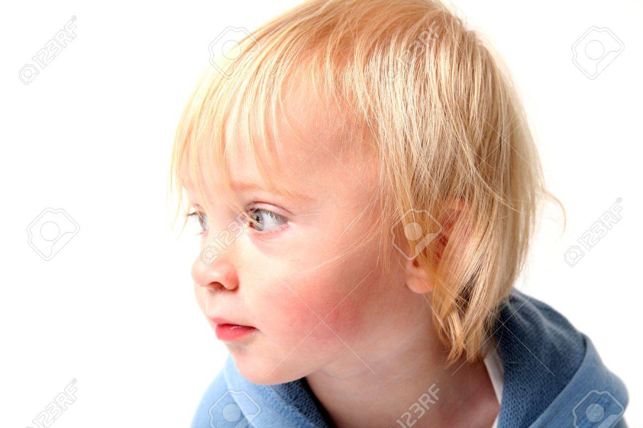 愛らしい子供の少年は 白で隔離されます 金髪またはブロンドの髪と非常にかわいい白人の子供 スカンジナビアの幼児の肖像画 の写真素材 画像素材 Image 愛らしい子供の少年は 白で隔離されます 金髪またはブロンドの髪と非常にかわいい白人の子供 スカンジナビアの幼児の肖像画 の写真素材 画像素材 Image