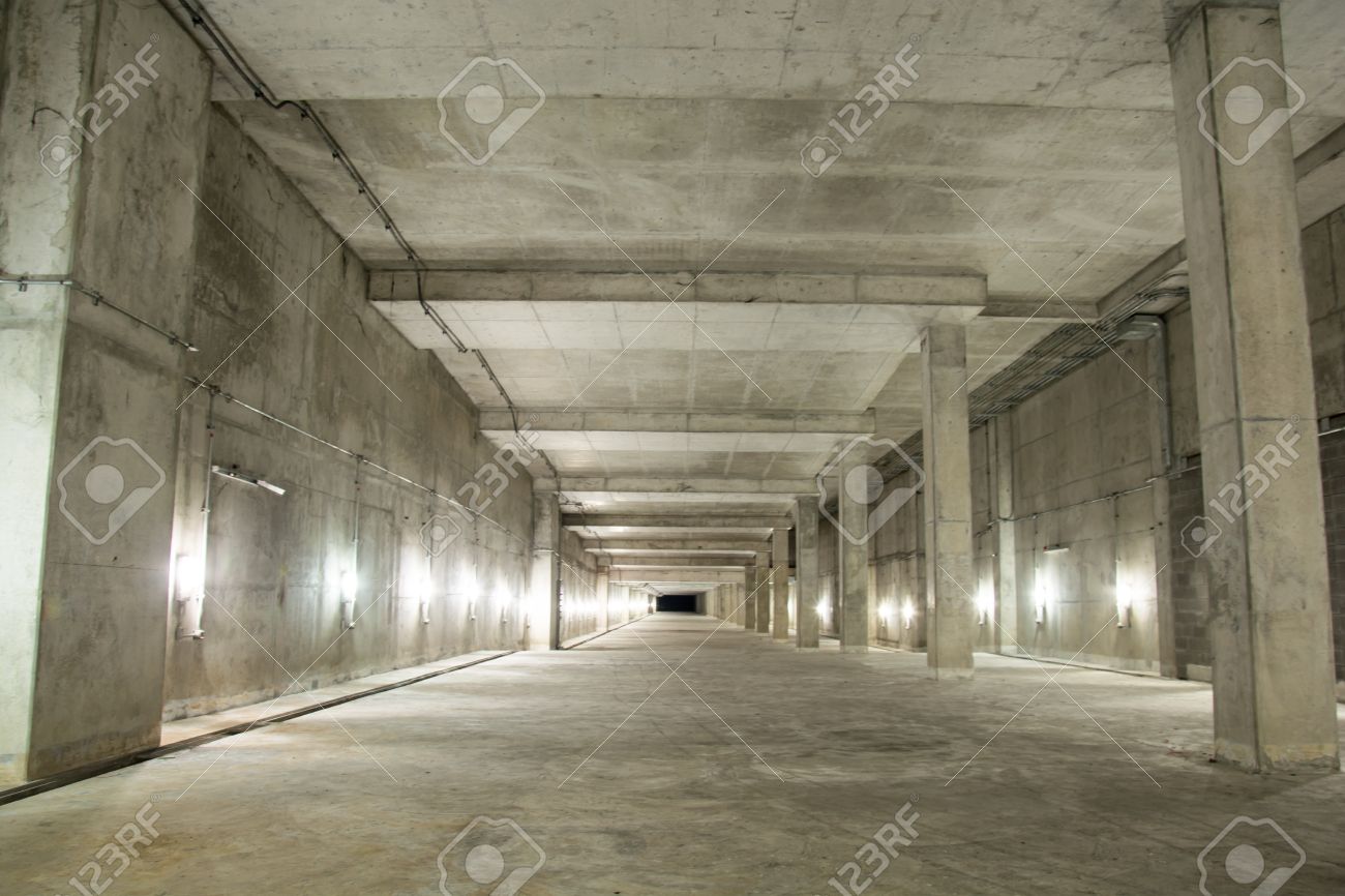 Lege Industriële Garage Kamer Interieur Met Betonnen Vloer En Muur ... Lege Industriële Garage Kamer Interieur Met Betonnen Vloer En Muur ...