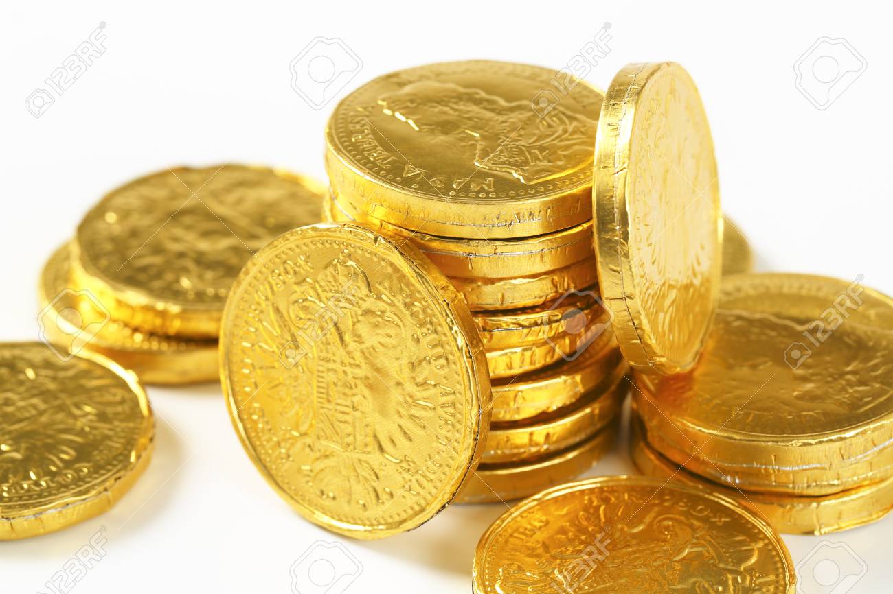 금박 덮여 초콜릿 동전 로열티 무료 사진, 그림, 이미지 그리고 스톡포토그래피. Image 63232077