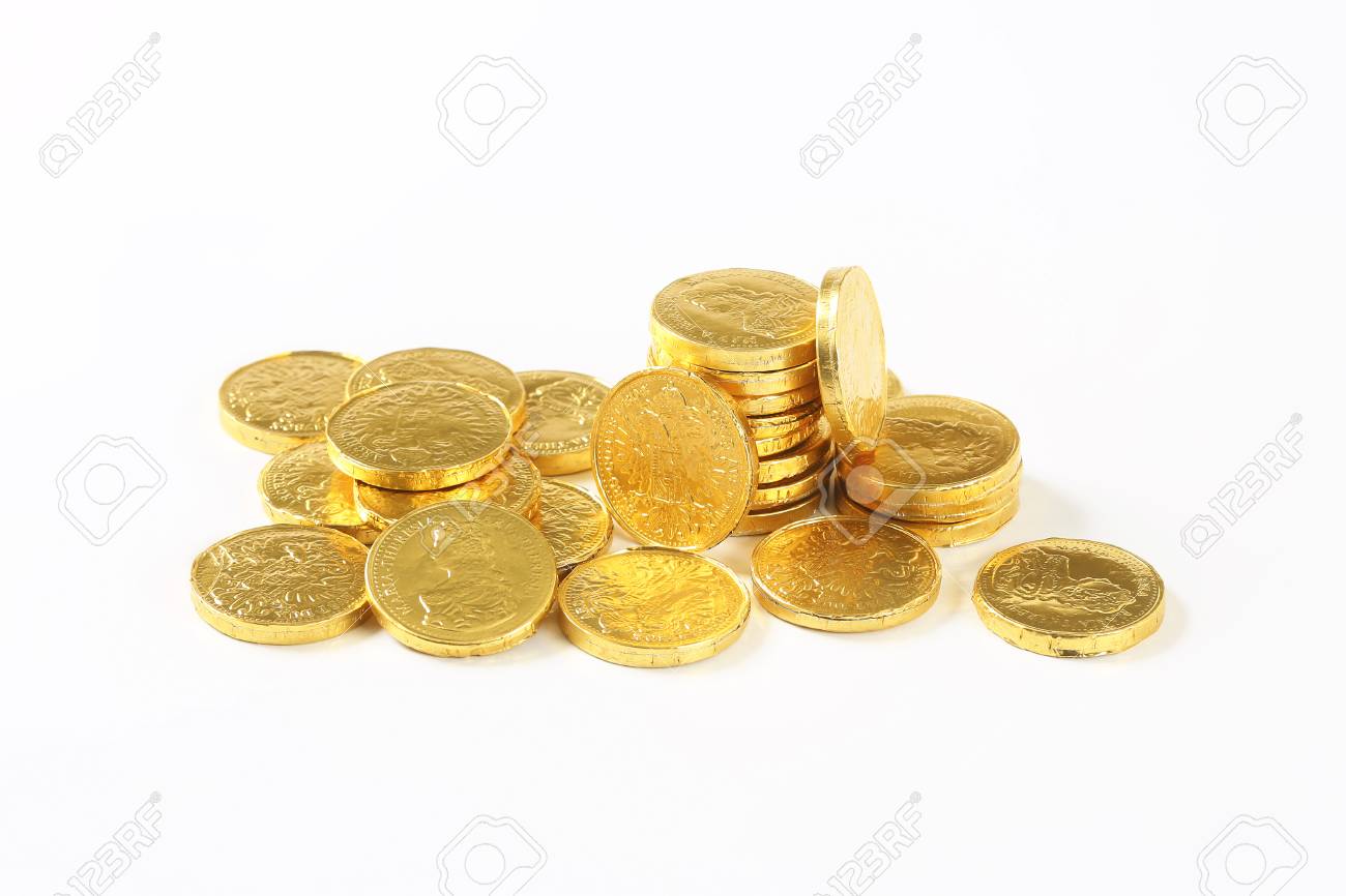 금박 덮여 초콜릿 동전 로열티 무료 사진, 그림, 이미지 그리고 스톡포토그래피. Image 63232425