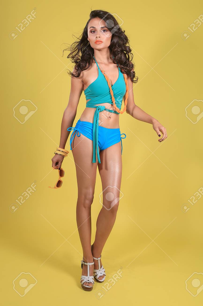 おしゃれな水着で美しい若い女性 の写真素材 画像素材 Image おしゃれな水着で美しい若い女性 の写真素材 画像素材 Image