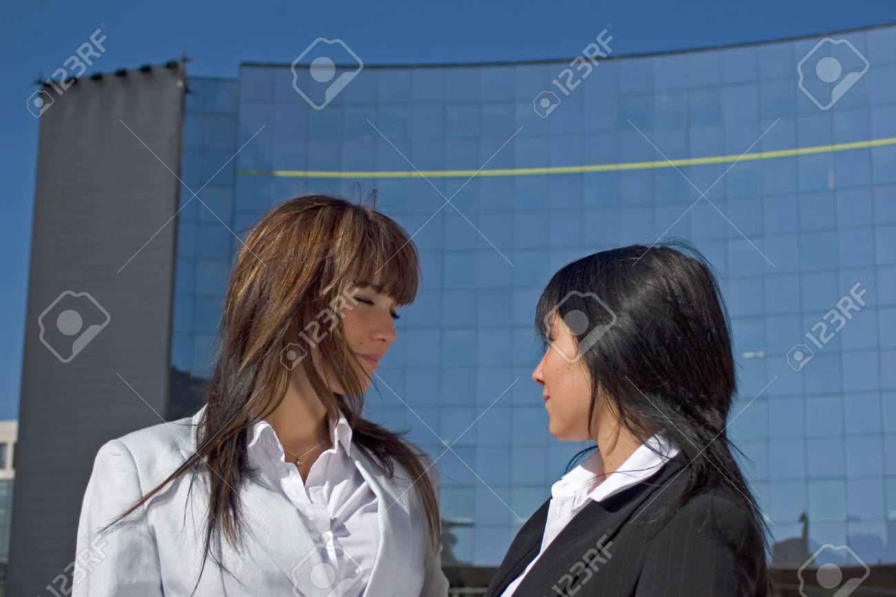 Portrait of two young women being opposed Face to face - 1106472 Portrait of two young women being opposed Face to face - 1106472