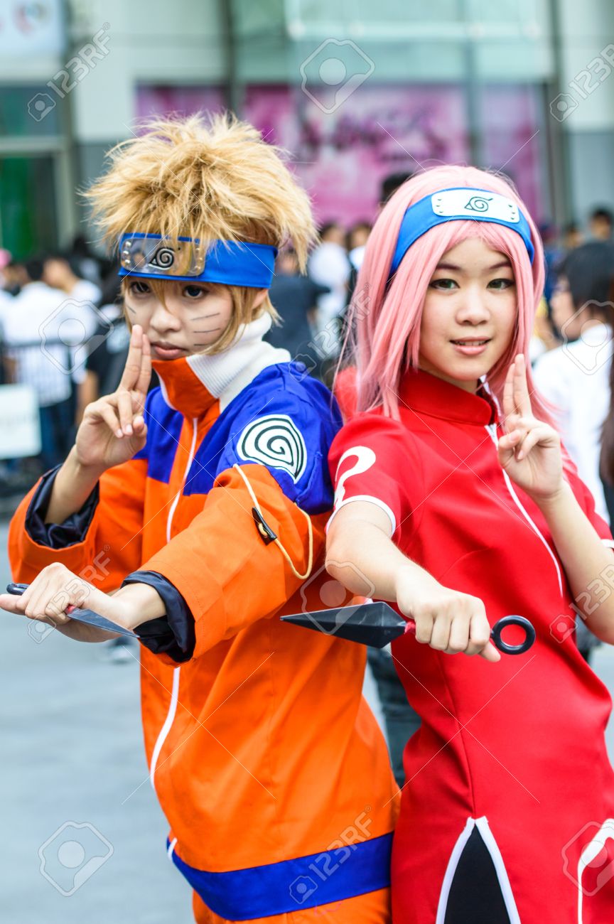 コスプレイヤー 接写t バンコク - 8 月 31 日ナルトとサクラ日本フェスタ In バンコク 2013年でナルトから 2013 年 8 月 31  日で中心街にある世界では、バンコク、タイ Naruto-ナルト-の文字としてのコスプレイヤーは、有名なマンガやアニメの多くの国での写真素材・画像素材  Image 22054119