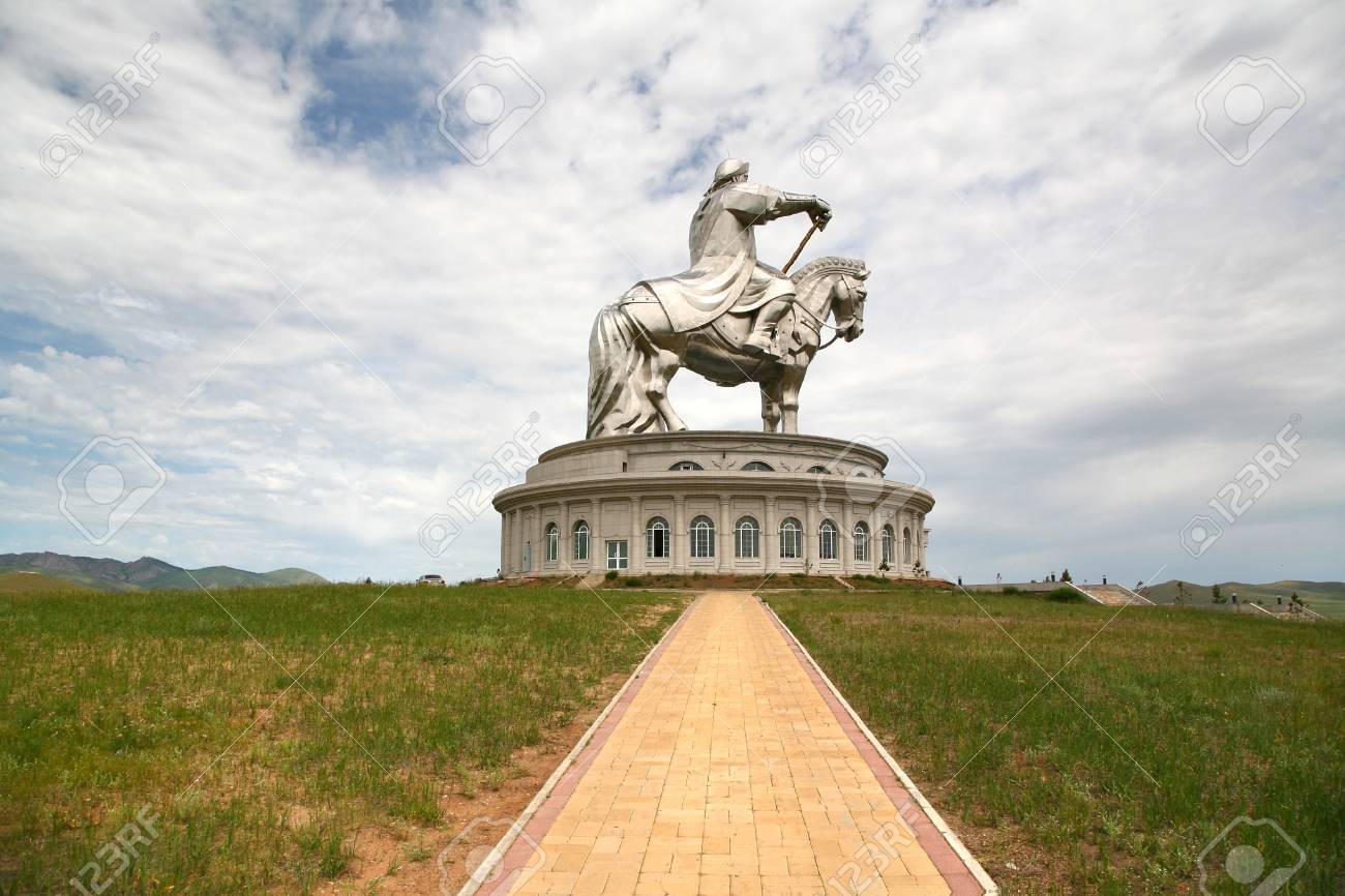 チンギスハーン像の複合体は馬上では モンゴルの首都ウランバートルの Tsonjin Boldogeast で 40 メートル背の高い彫像のジンギスカン の写真素材 画像素材 Image