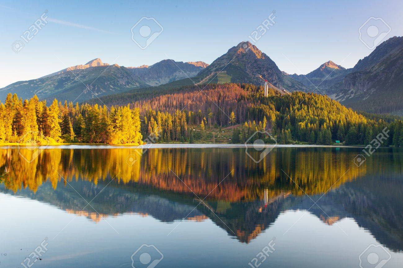 タトラ山脈のスロバキア山湖 の写真素材 画像素材 Image