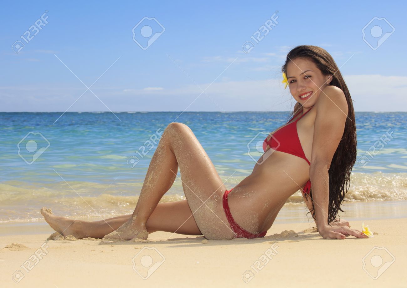 Belle Jeune Femme à La Plage En Hawaii