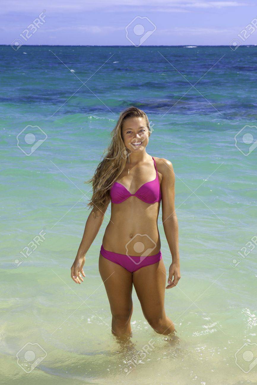Chica En Color Rosa El De Hawaii Bikini Océano OZukXPi