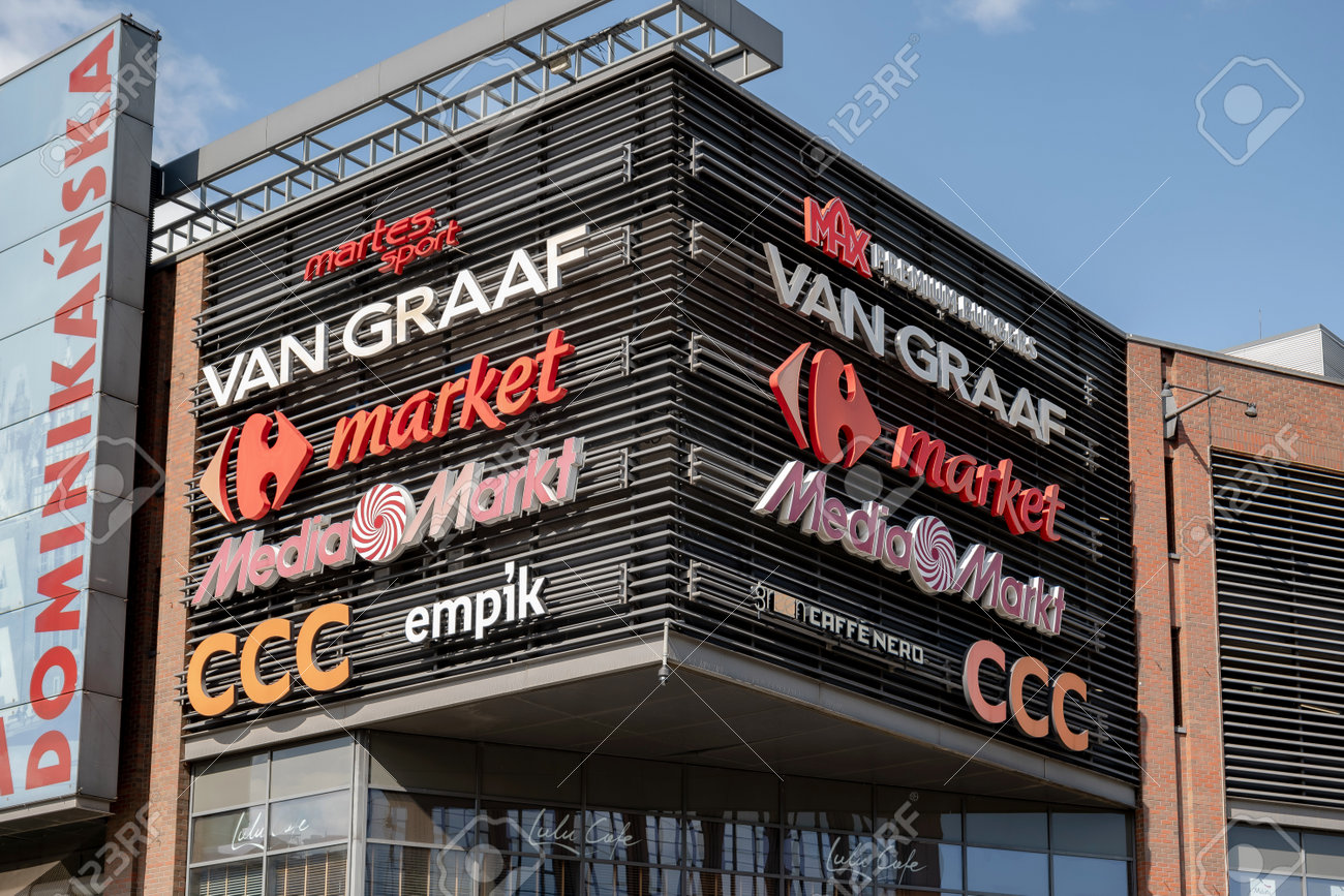 Wroclaw 폴란드 Galeria Dominikanska 쇼핑몰 다양한 상점 브랜드 로고 기호 그룹 건물 측면 로고 세부 사항 확대  다양한 소매 회사 및 브랜드 로열티 무료 사진, 그림, 이미지 그리고 스톡포토그래피. Image 211456788