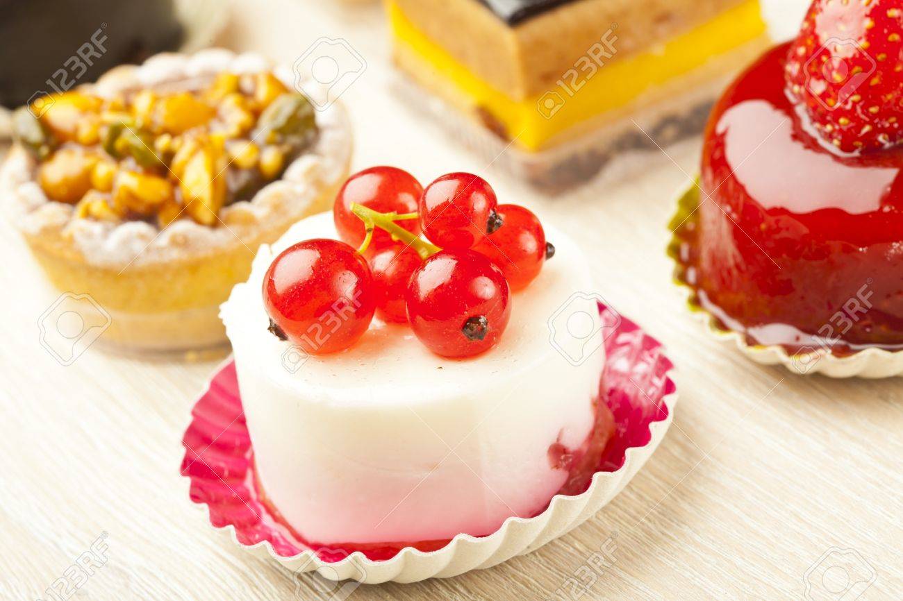 Autre Sorte De Patisserie Belle Petits Gateaux Sucres Colores Banque D Images Et Photos Libres De Droits Image