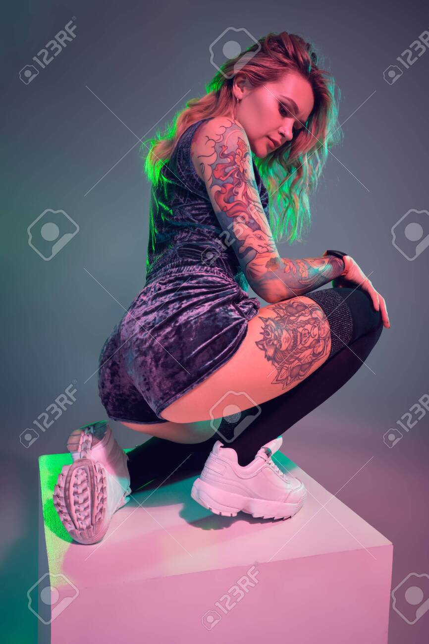 booty shorts squat