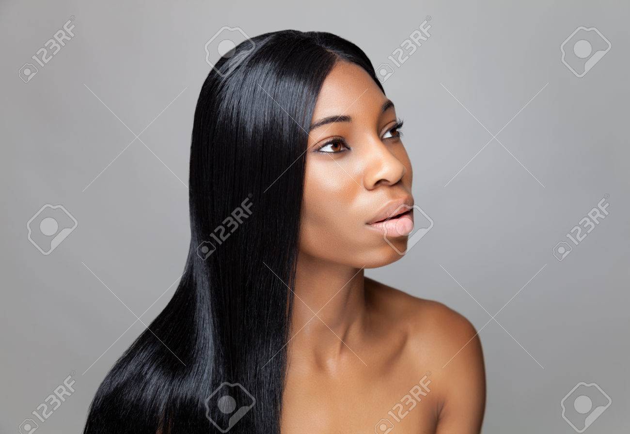 長いストレートの髪を持つ美しい若い黒人女性 の写真素材 画像素材 Image 長いストレートの髪を持つ美しい若い黒人女性 の写真素材 画像素材 Image