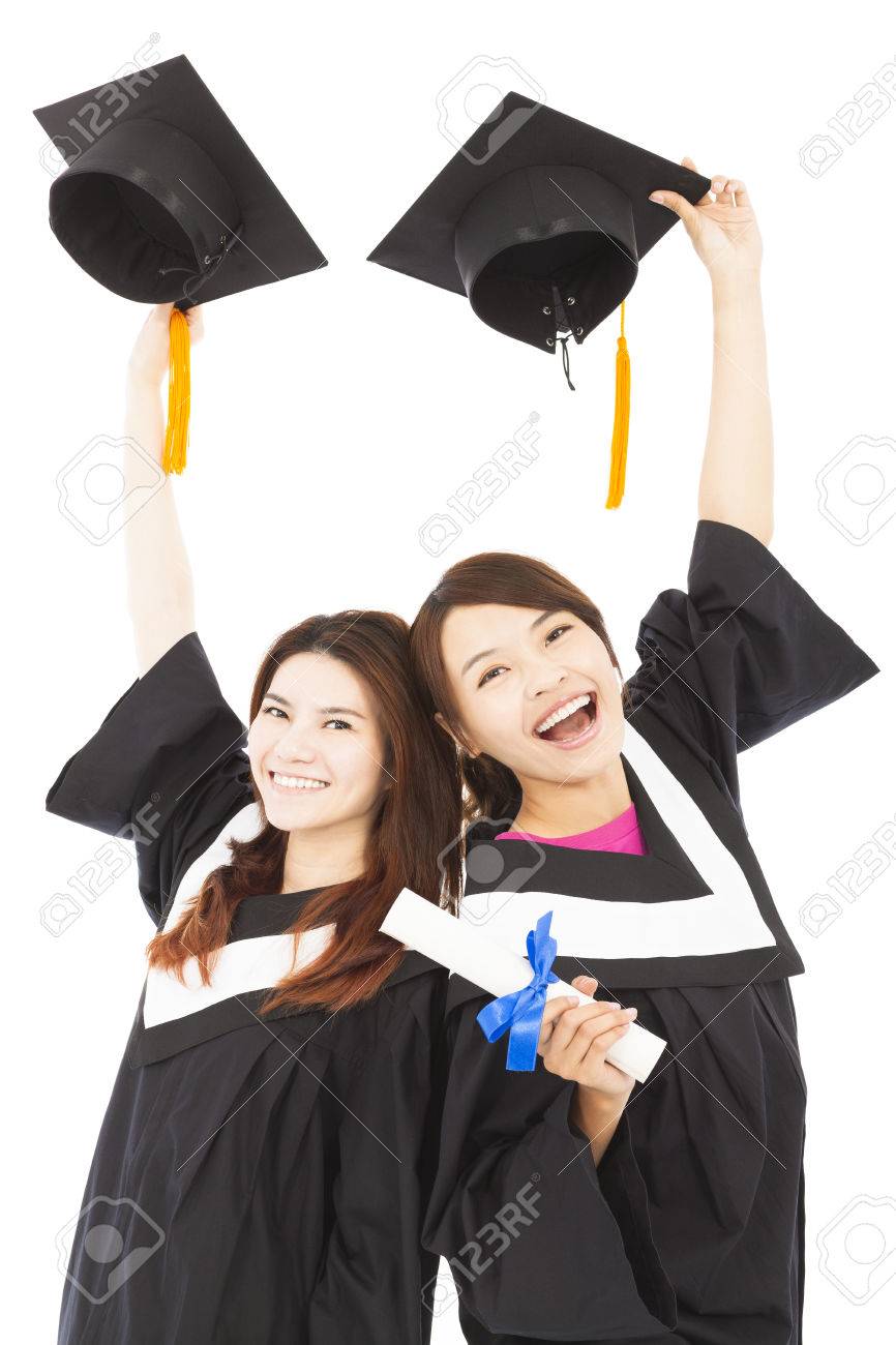 Estudiantes graduados sonrientes