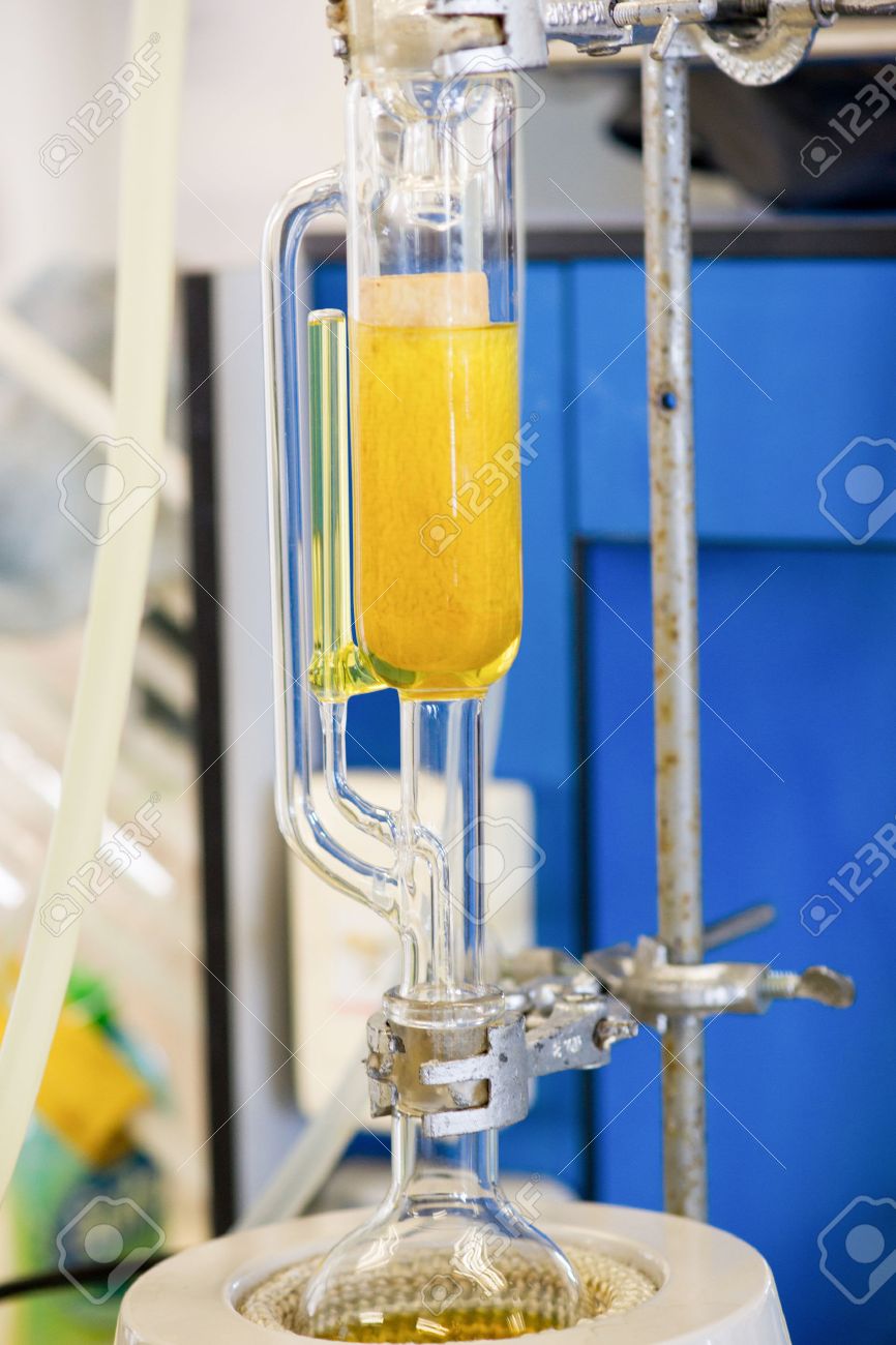 Soxhlet Extractor.Percolator-boiler and reflux.,distillation flask on heating element.Organic chemistry class.Pharmacy Extraction - 66588241 Soxhlet Extractor.Percolator-boiler and reflux.,distillation flask on heating element.Organic chemistry class.Pharmacy Extraction - 66588241