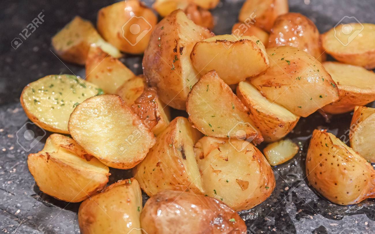 鉄のフライパンでフライド ポテト の写真素材 画像素材 Image