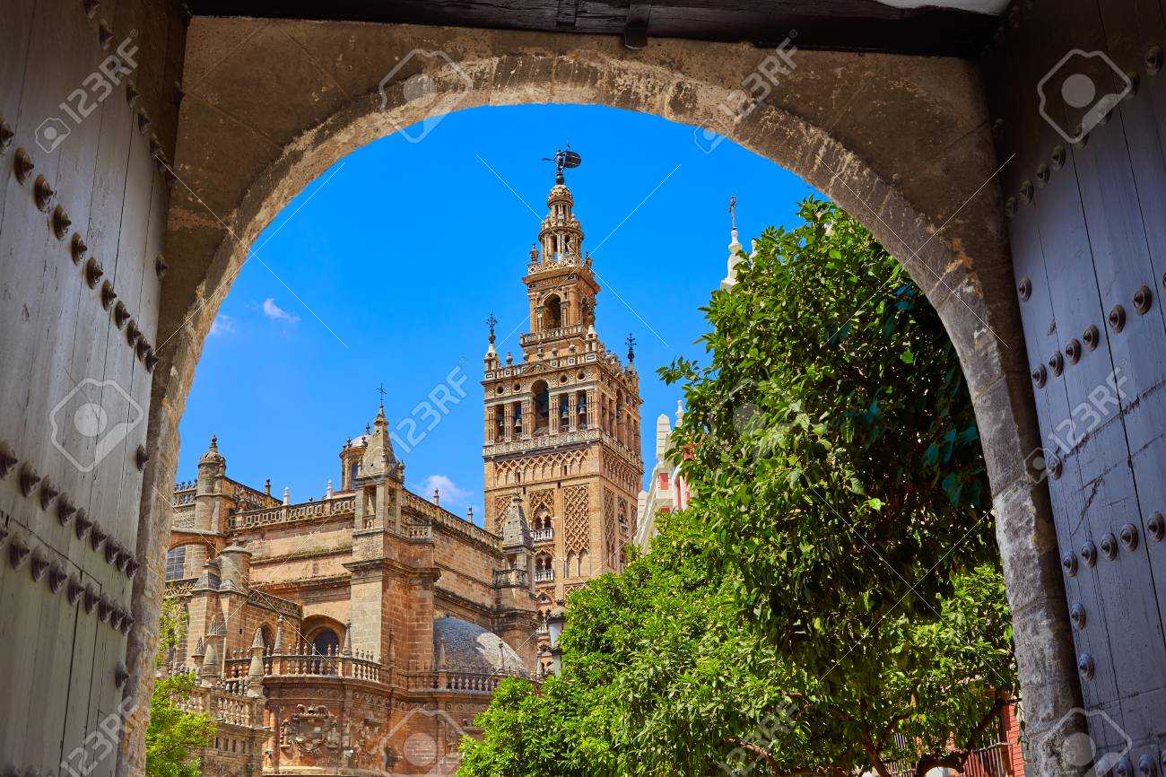 La Cathédrale De Séville Giralda De Alcazar Porte De Voûte De Sevilla  Andalousie Espagne Banque D'Images Et Photos Libres De Droits. Image  66166706.