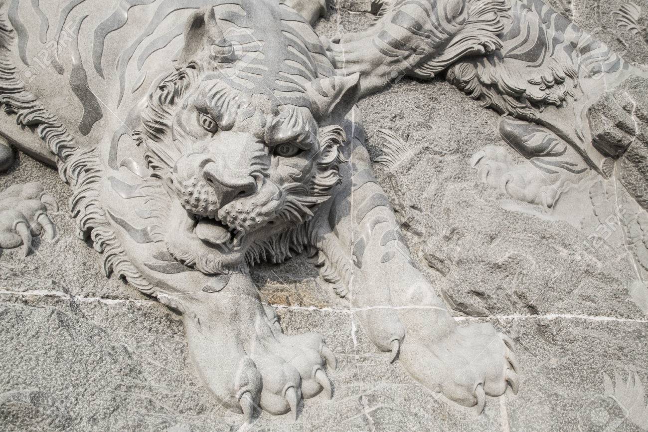 石の虎彫刻