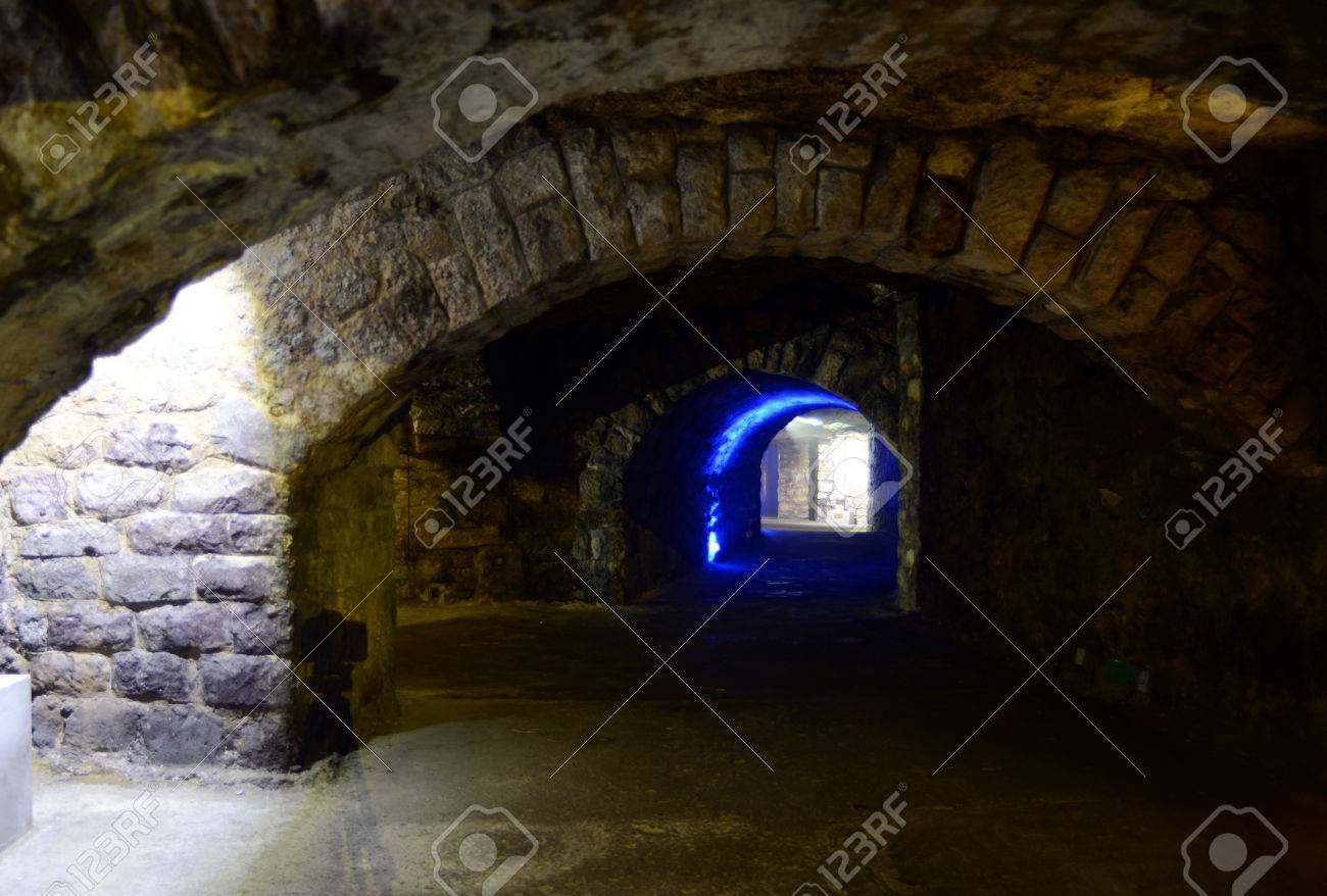 Budapest Hungría El Laberinto Del Castillo De Buda Atracción Turística Fotos Retratos Imágenes Y Fotografía De Archivo Libres De Derecho Image 46255984