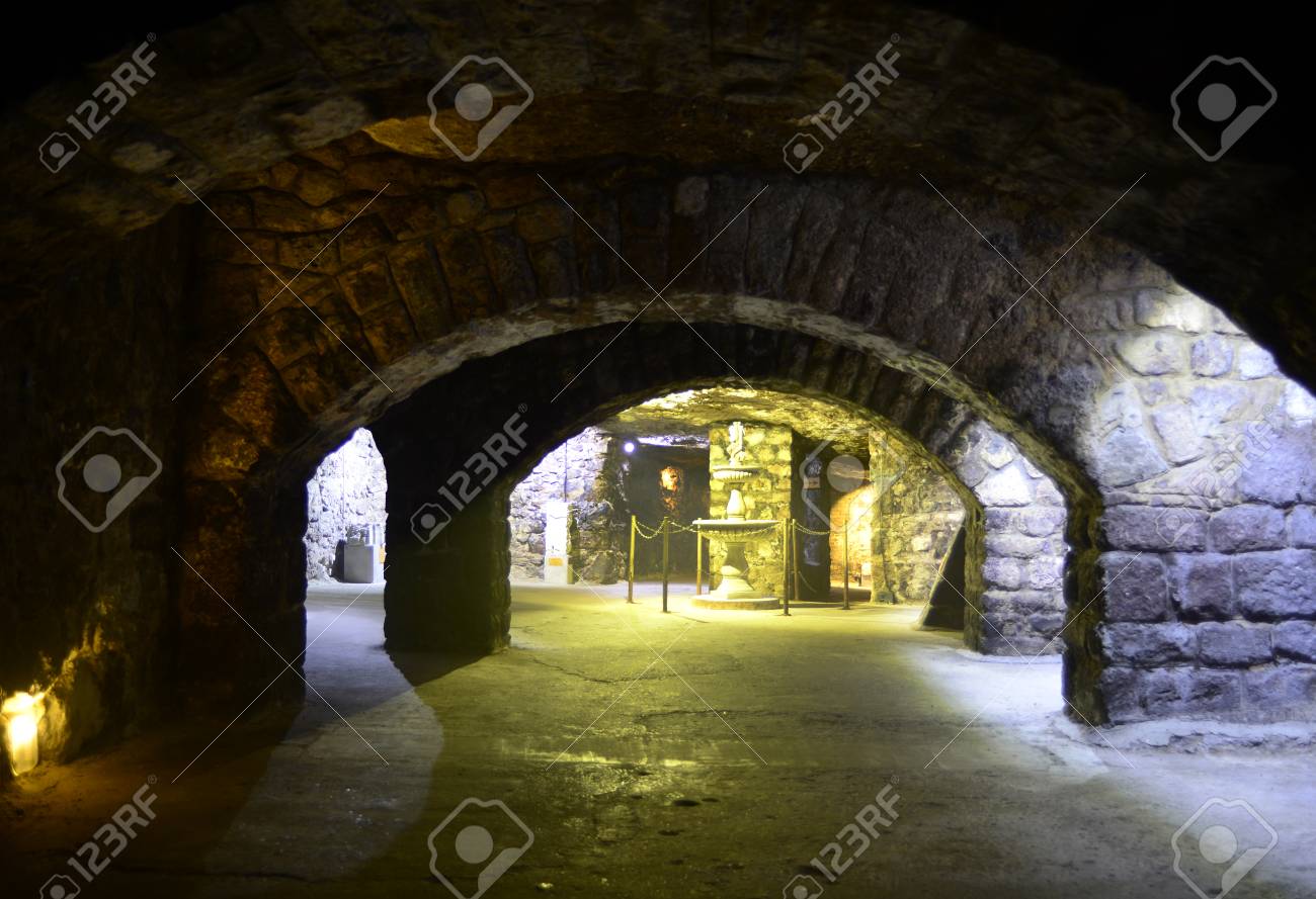 Budapest Hungría El Laberinto Del Castillo De Buda Atracción Turística Fotos Retratos Imágenes Y Fotografía De Archivo Libres De Derecho Image 46255985