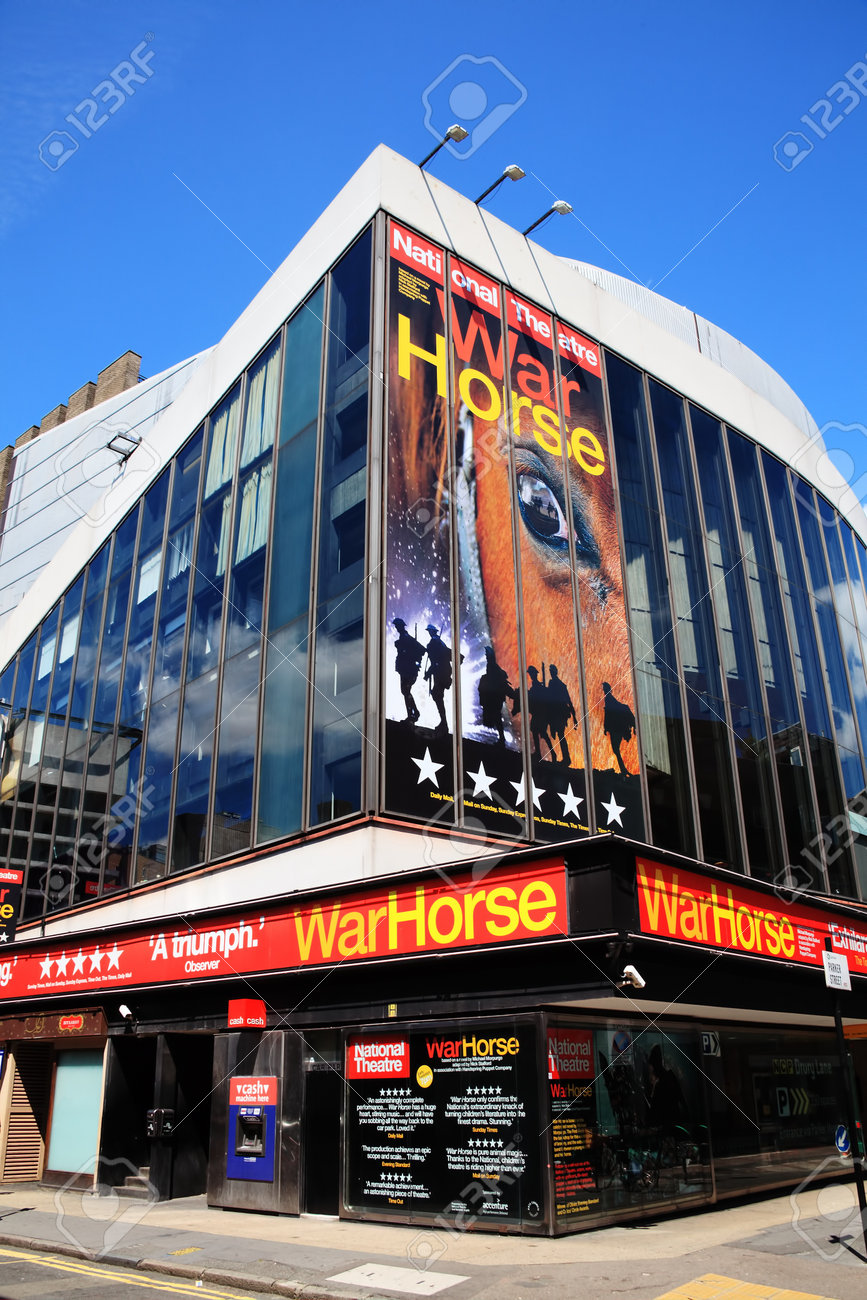 ロンドン イギリス 11 年 7 月 24 日 ニュー ロンドン劇場戦争馬生産広告ドルリー レーン劇場 の写真素材 画像素材 Image ロンドン イギリス 11 年 7 月 24 日 ニュー ロンドン劇場戦争馬生産広告ドルリー レーン劇場 の写真素材 画像素材 Image