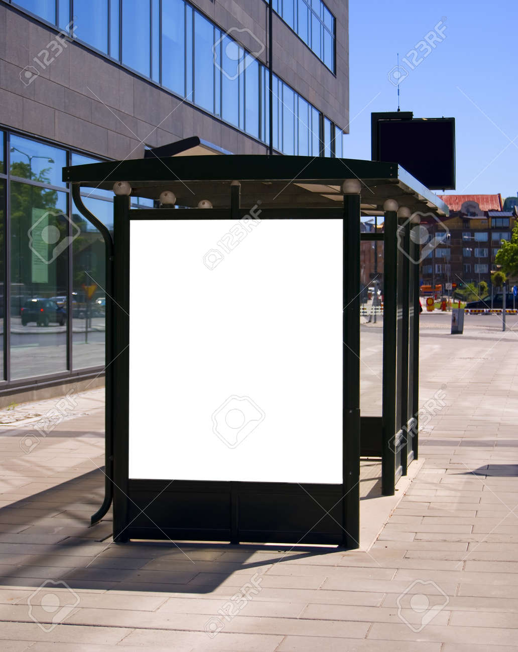Ein Bild Von Einer Bushaltestelle Mit Einem Leeren Bilboard Fur Ihre Werbung Liegt In Der Schwedischen Stadt Malmo Lizenzfreie Fotos Bilder Und Stock Fotografie Image
