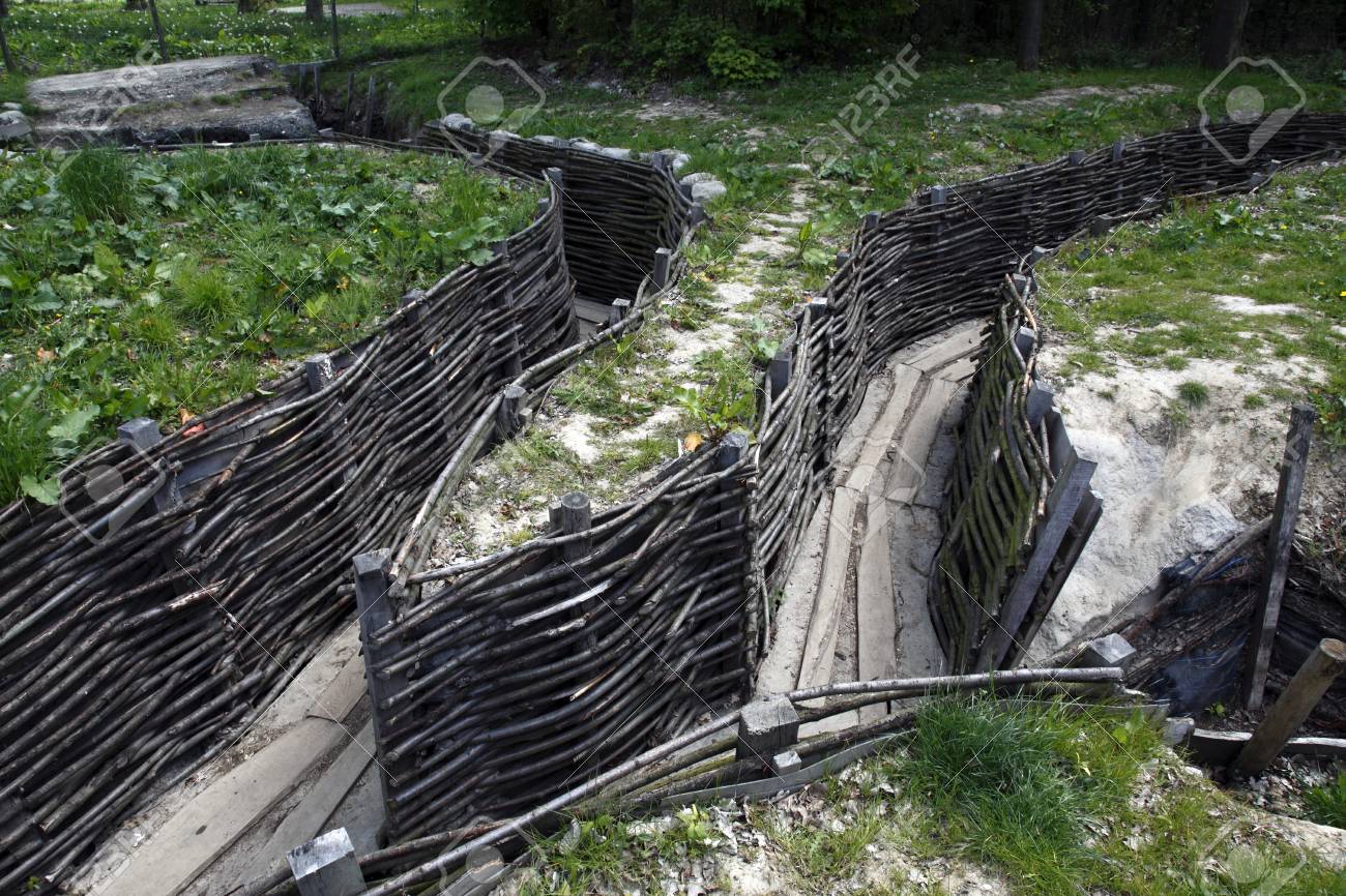 ベルギーのイプレス近郊の第一次世界大戦ドイツの バイエルンワルド トレンチシステム トレンチの多くは復元されました の写真素材 画像素材 Image