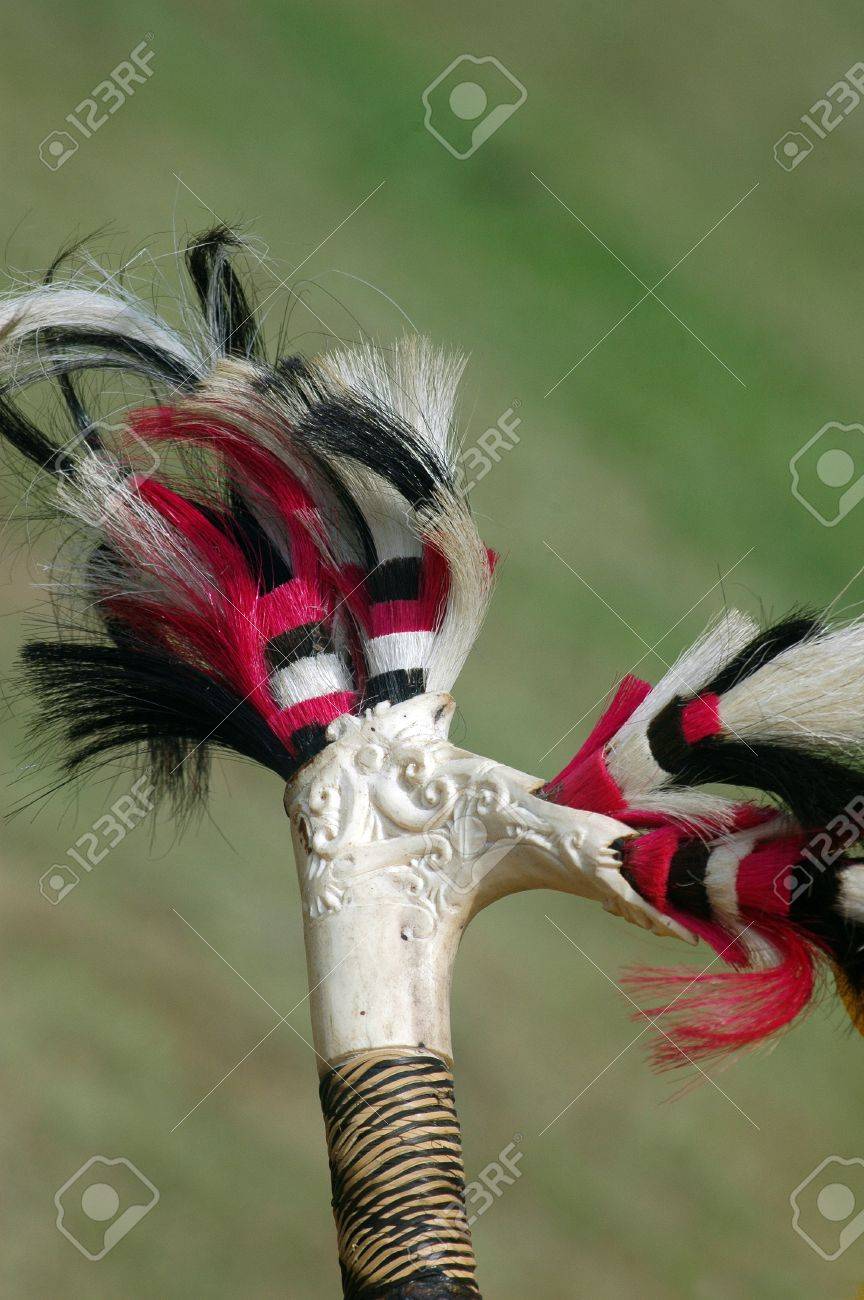 ボルネオ島の部族の武器柄の名前によって呼び出されます の写真素材 画像素材 Image