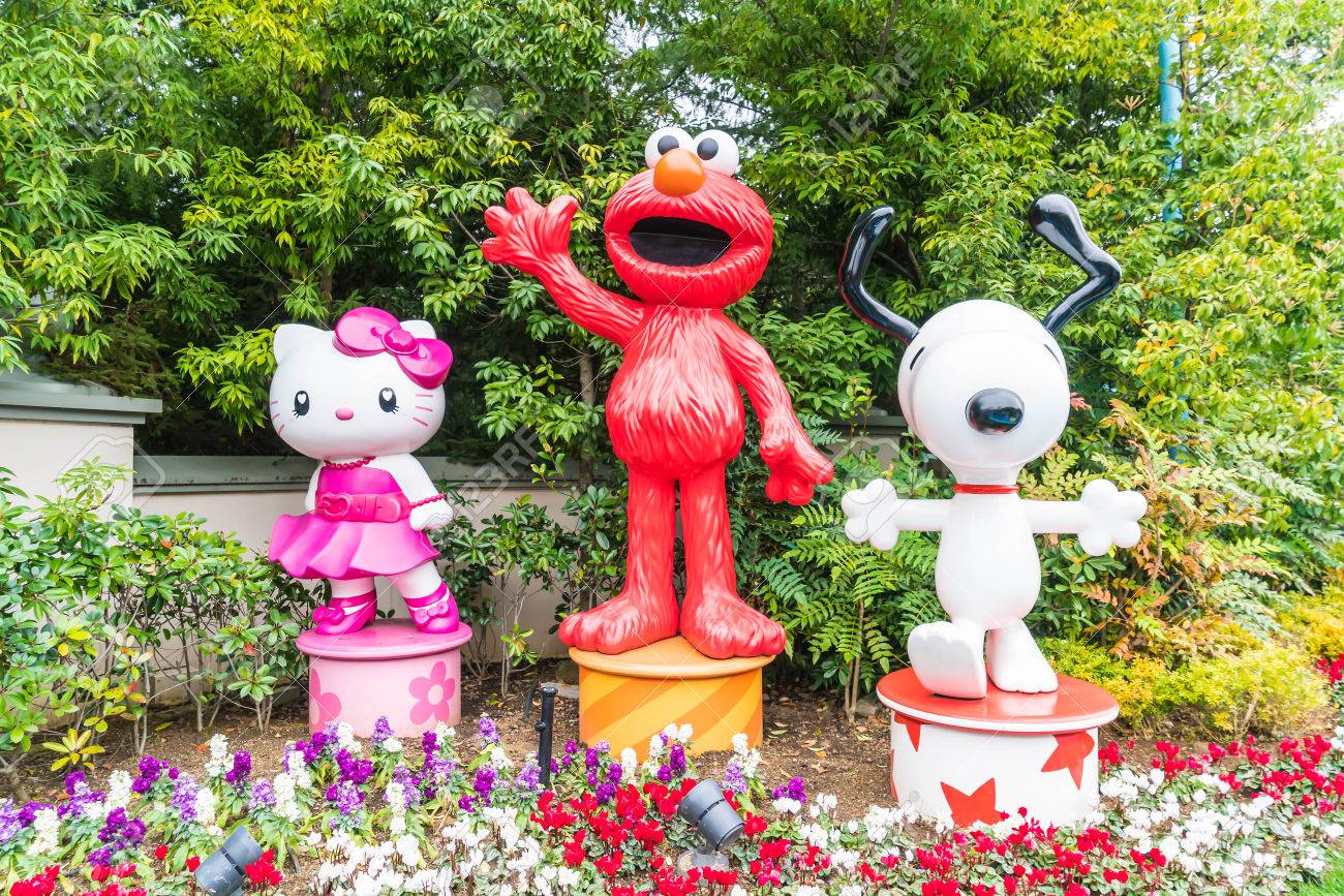 16 年 11 月 21 日 大阪府 エルモ ハローキティ スヌーピー ユニバーサル スタジオ ジャパンのハロウィーン コスチューム像 の写真素材 画像素材 Image