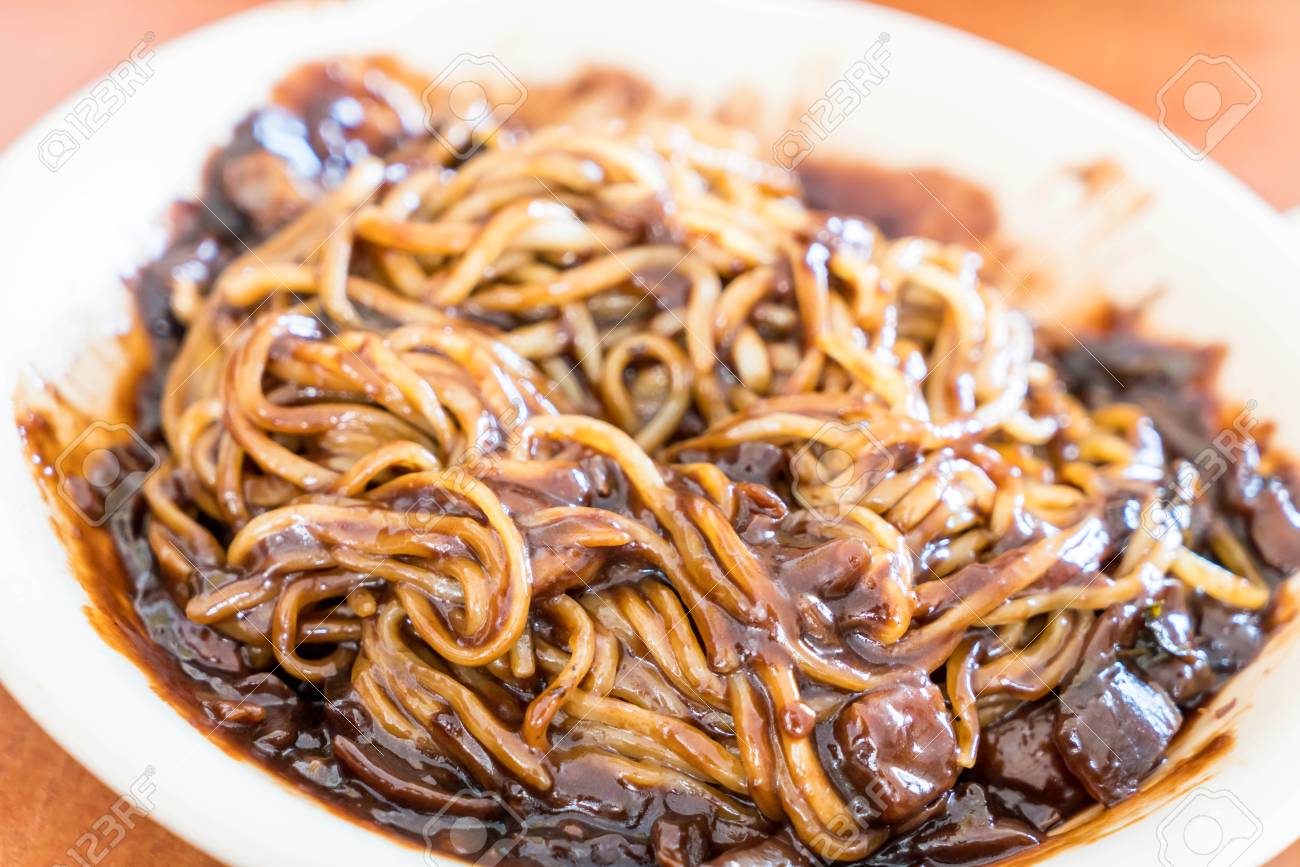 Nouilles Coreennes A La Sauce Noire Jajangmyeon Style