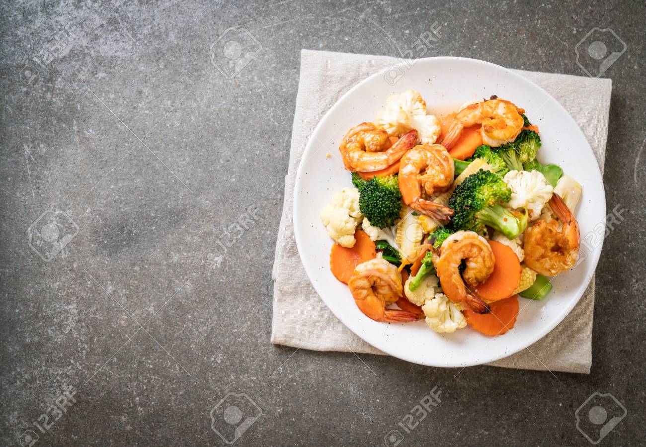 stir-fried mixed vegetable with shrimps - healthy food style - 112683724 stir-fried mixed vegetable with shrimps - healthy food style - 112683724