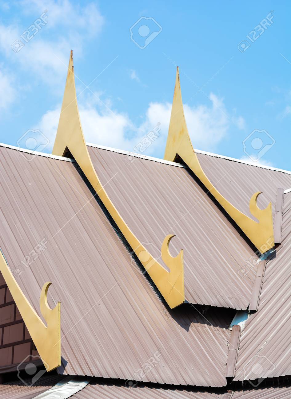 タイ様式の建物とタイの寺院の瓦屋根 の写真素材 画像素材 Image