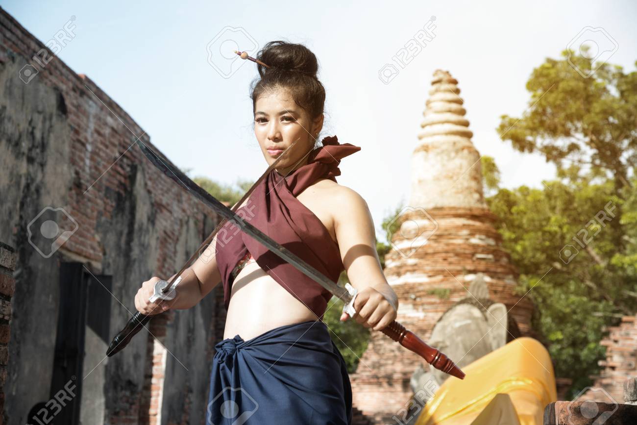 https://previews.123rf.com/images/topten22photo/topten22photo1707/topten22photo170700313/83348444-pretty-asian-woman-posing-in-thai-ancient-warriors-at-wat-phutthaisawan-temple-in-ayutthaya-historic.jpg