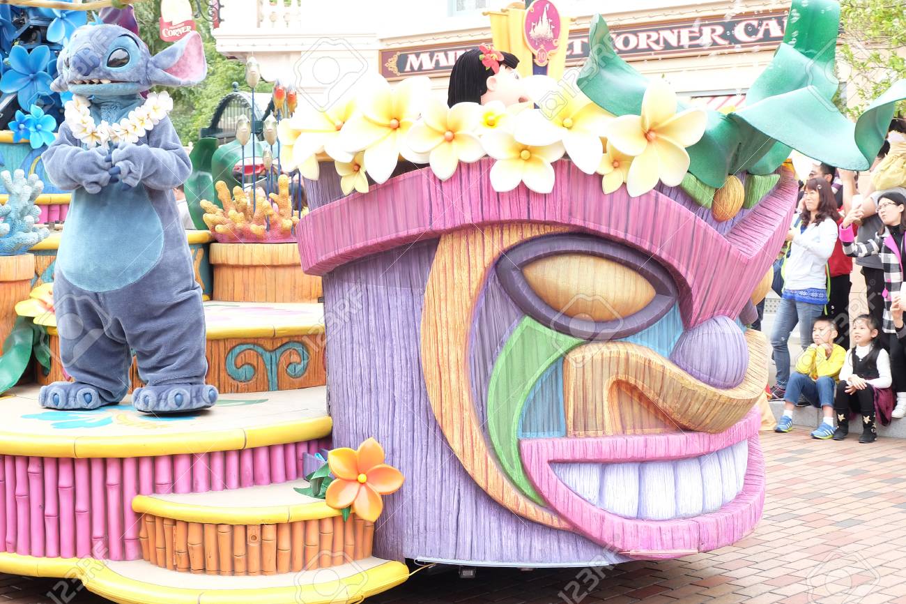 香港 中国 1 月 30 16 1 月 30 16 の香港の香港ディズニーランド 漫画のキャラクター スティッチのパレード ウォルト ディズニー 香港ディズニーランドで世界の子どもたちのお気に入りの有名な漫画 の写真素材 画像素材 Image