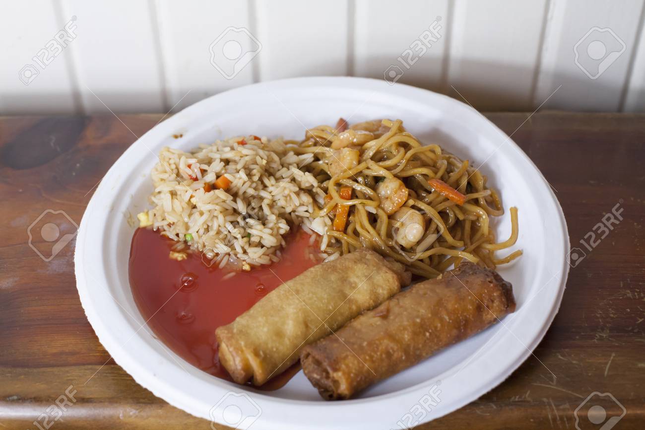 Ragout De Rouleaux De Printemps De Crevettes De Riz Frit Et De
