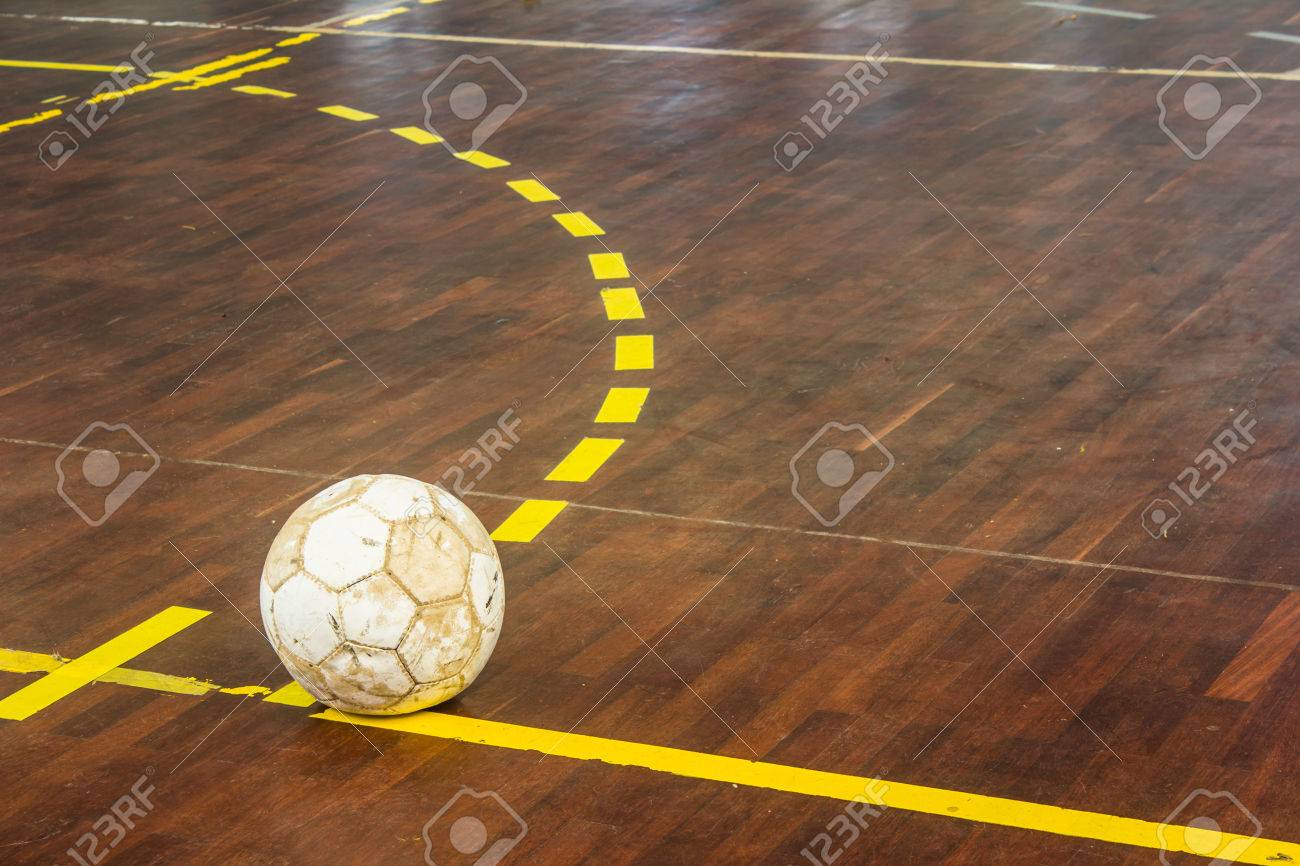 古いフットサル コート屋内スポーツ スタジアム の写真素材 画像素材 Image