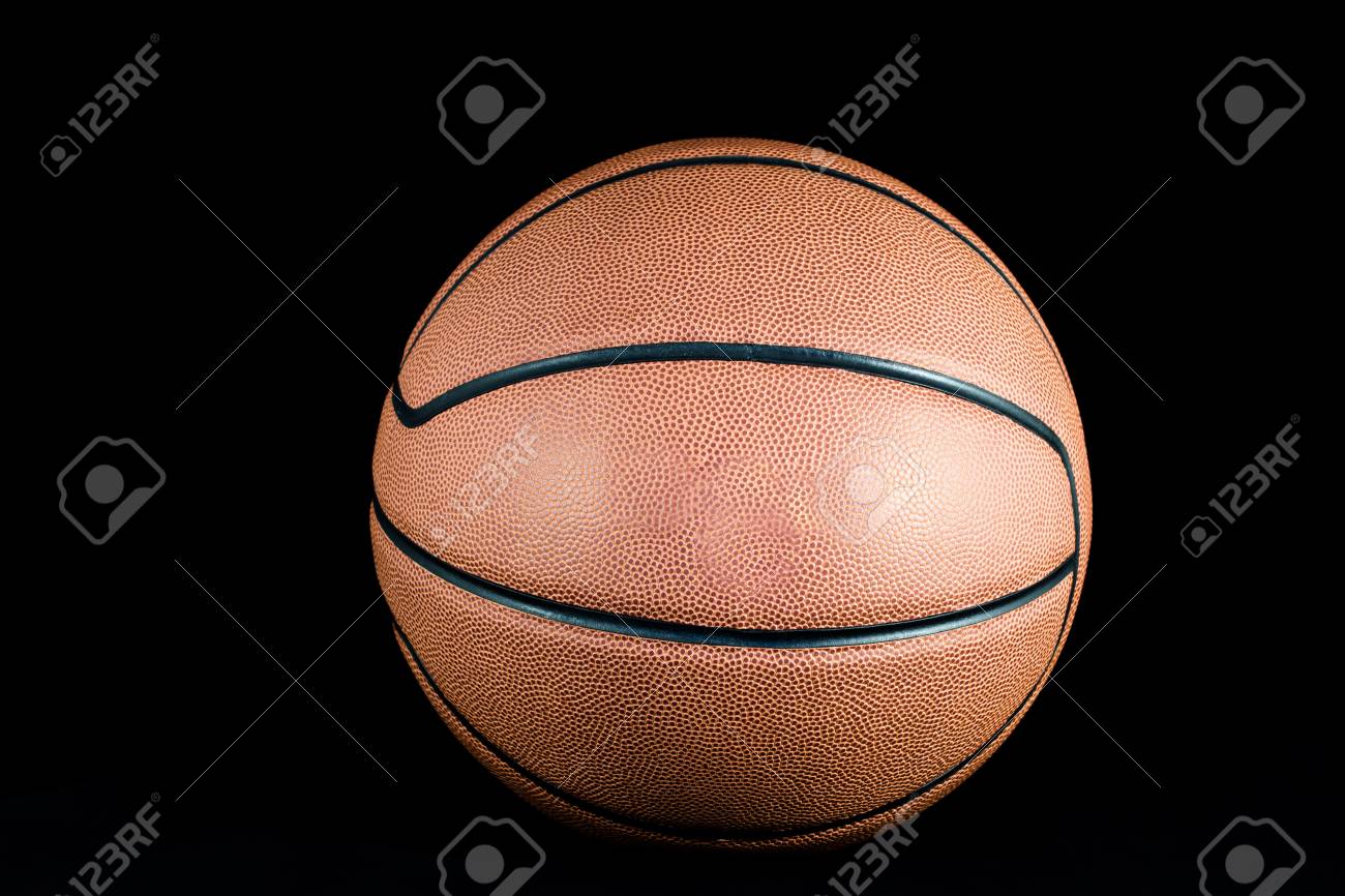 黒の背景でのバスケット ボール の写真素材 画像素材 Image