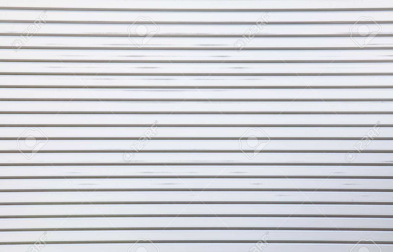 상점 문을 통해 흰색 셔터 로열티 무료 사진, 그림, 이미지 그리고 스톡포토그래피. Image 25015943