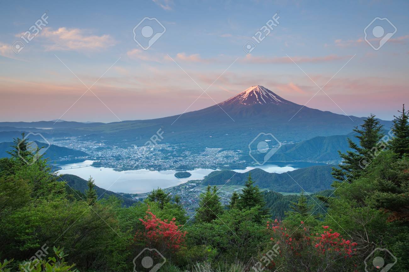 夏のシーズンの山富士の日本風景 の写真素材 画像素材 Image