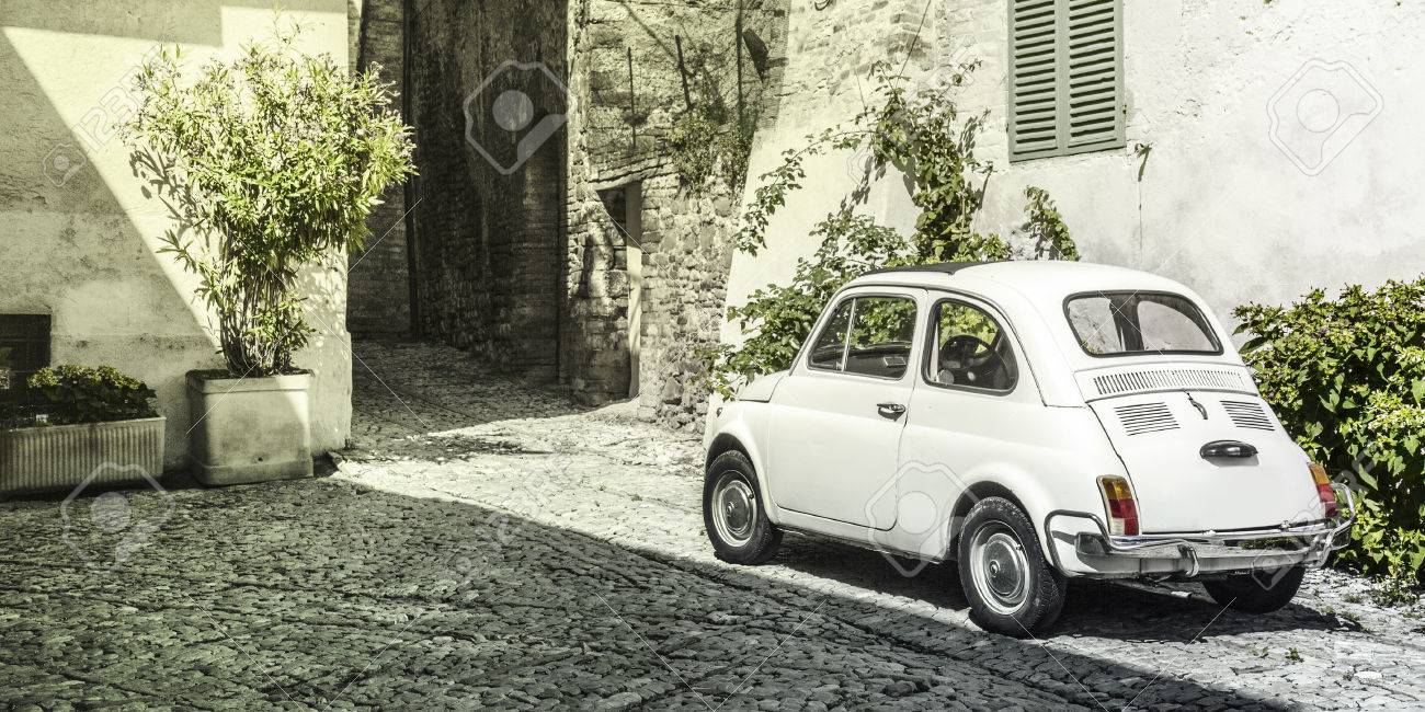 ビンテージ イタリアの古い車は ロイヤリティ フリー写真 の写真素材 画像素材 Image
