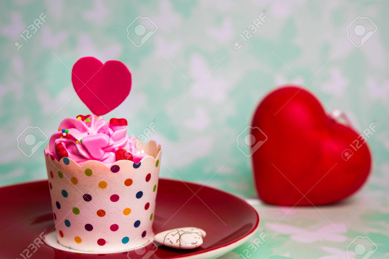 Colorful Petit Gateau D Amour Pour La Saint Valentin Banque D Images Et Photos Libres De Droits Image
