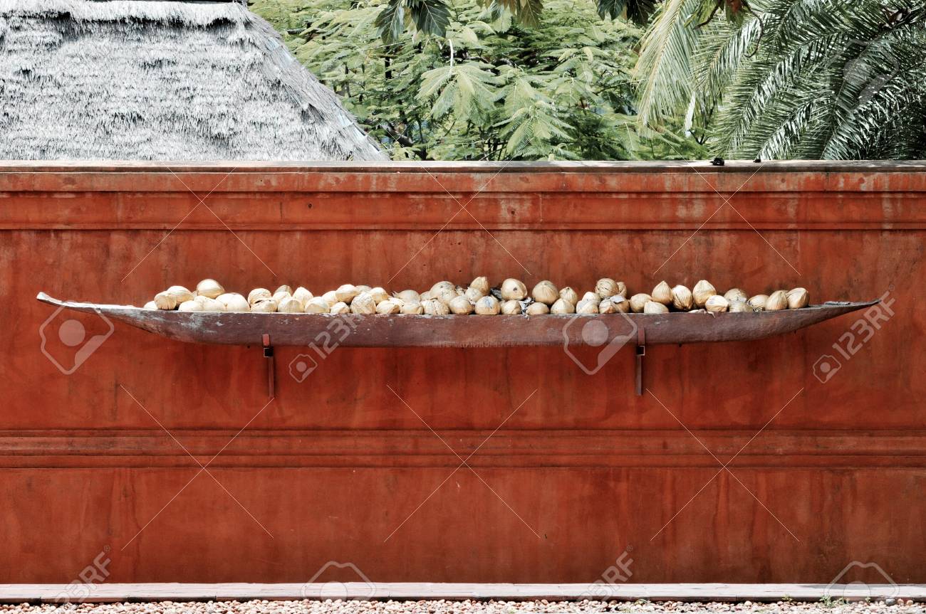 Decoracion De La Pared Con Coco En Barco En Tailandia Fotos