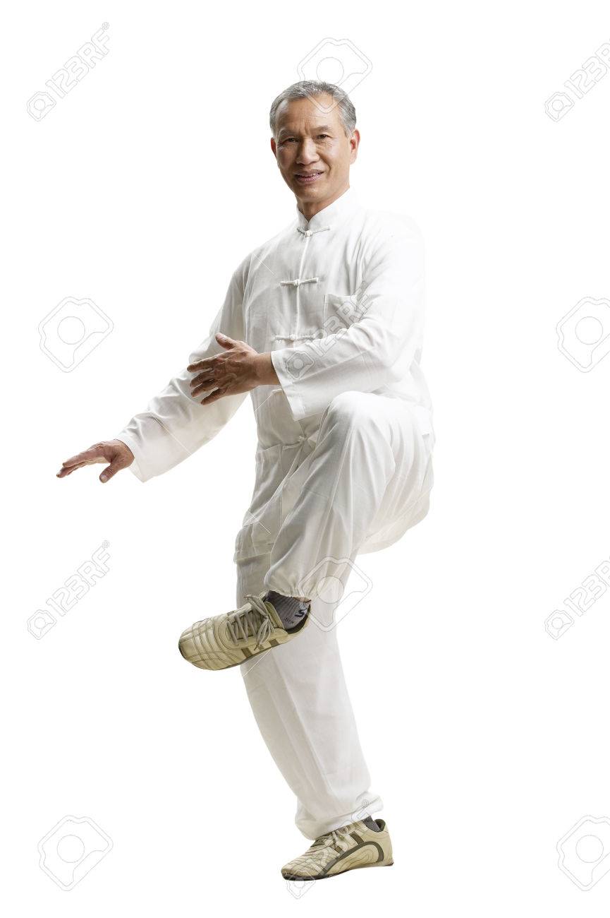 太極拳の服を着て 年配の男性の肖像画 の写真素材 画像素材 Image 太極拳の服を着て 年配の男性の肖像画 の写真素材 画像素材 Image