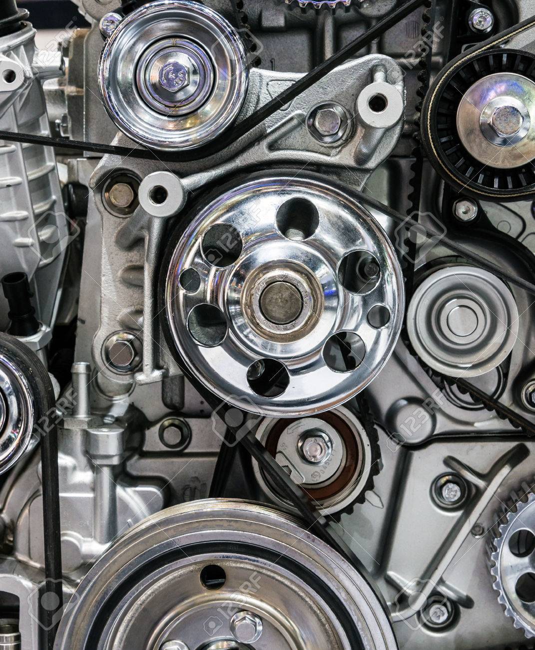 現代自動車の新しいエンジンの部分 の写真素材 画像素材 Image