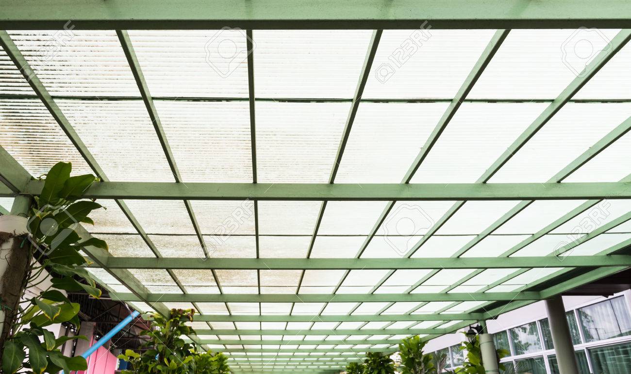 モダンな建物の汚れた半透明の屋根 の写真素材 画像素材 Image 5813