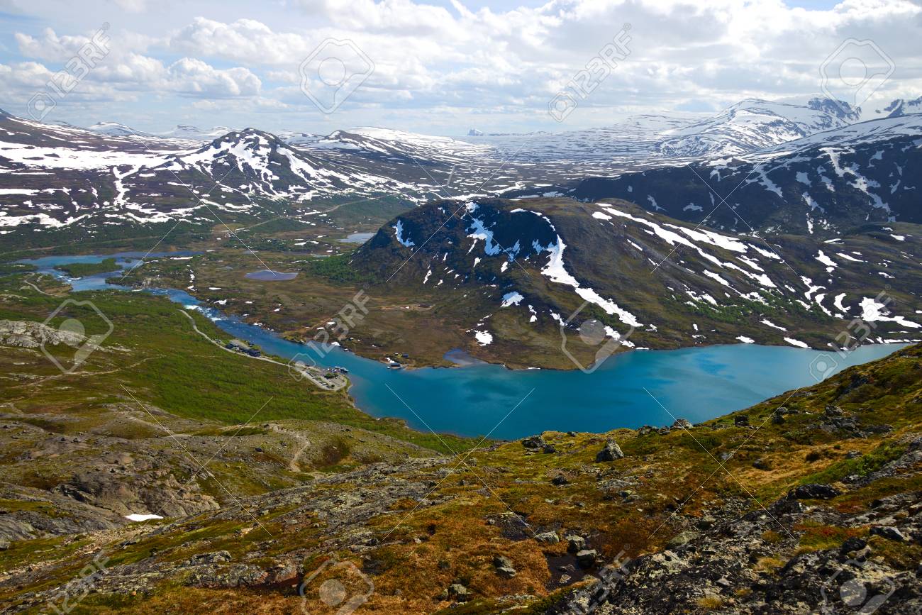 spectacular hiking the besseggen