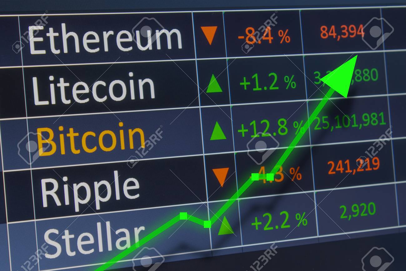 이익 및 코인 가격 증가를 위한 위쪽 상승 화살표가 있는 암호화 코인 차트. 비트코인, 리플, 스텔라, 이더리움, 라이트코인. 로열티  무료 사진, 그림, 이미지 그리고 스톡포토그래피. Image 102344144