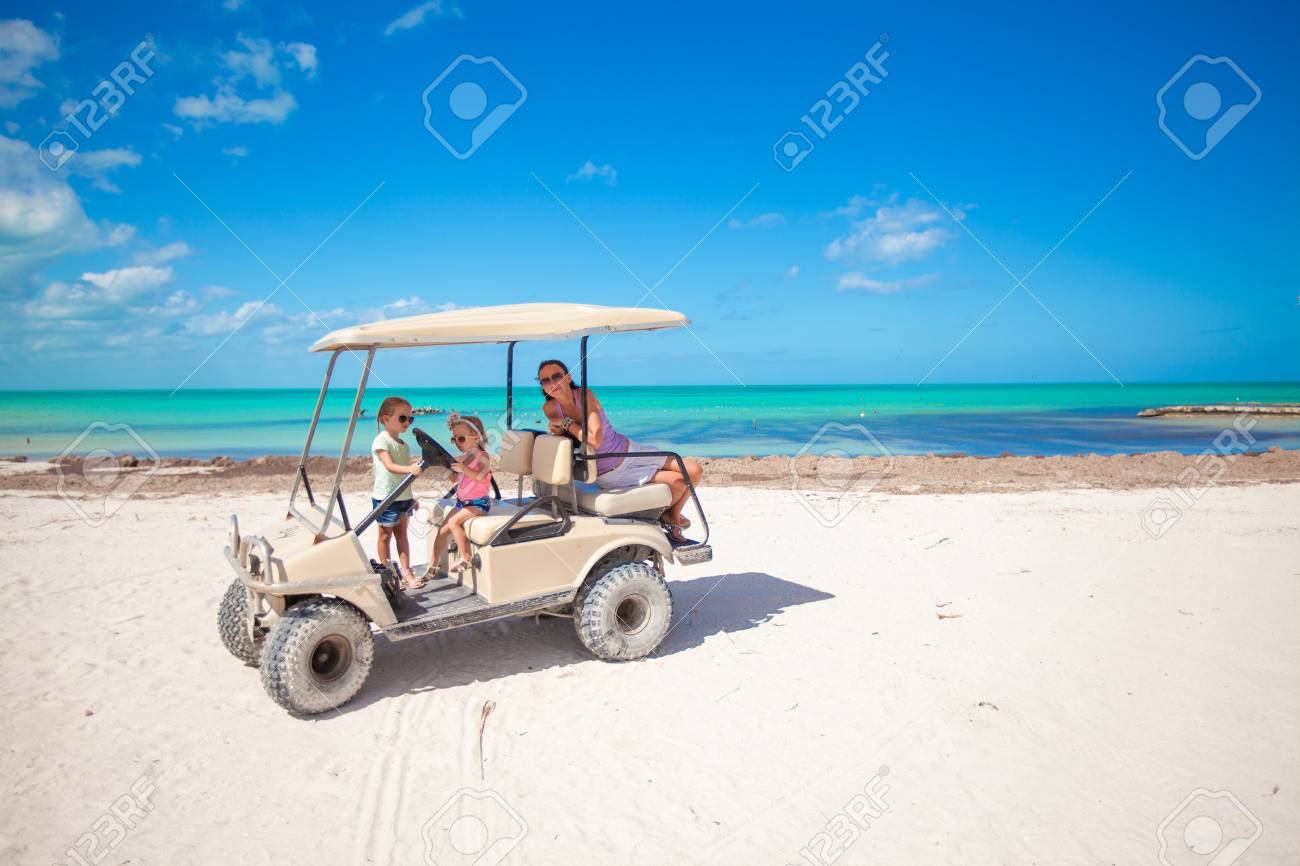 Kleine Madchen Und Ihre Mutter Fahrt Golfwagen Am Tropischen Strand Lizenzfreie Fotos Bilder Und Stock Fotografie Image 35485982