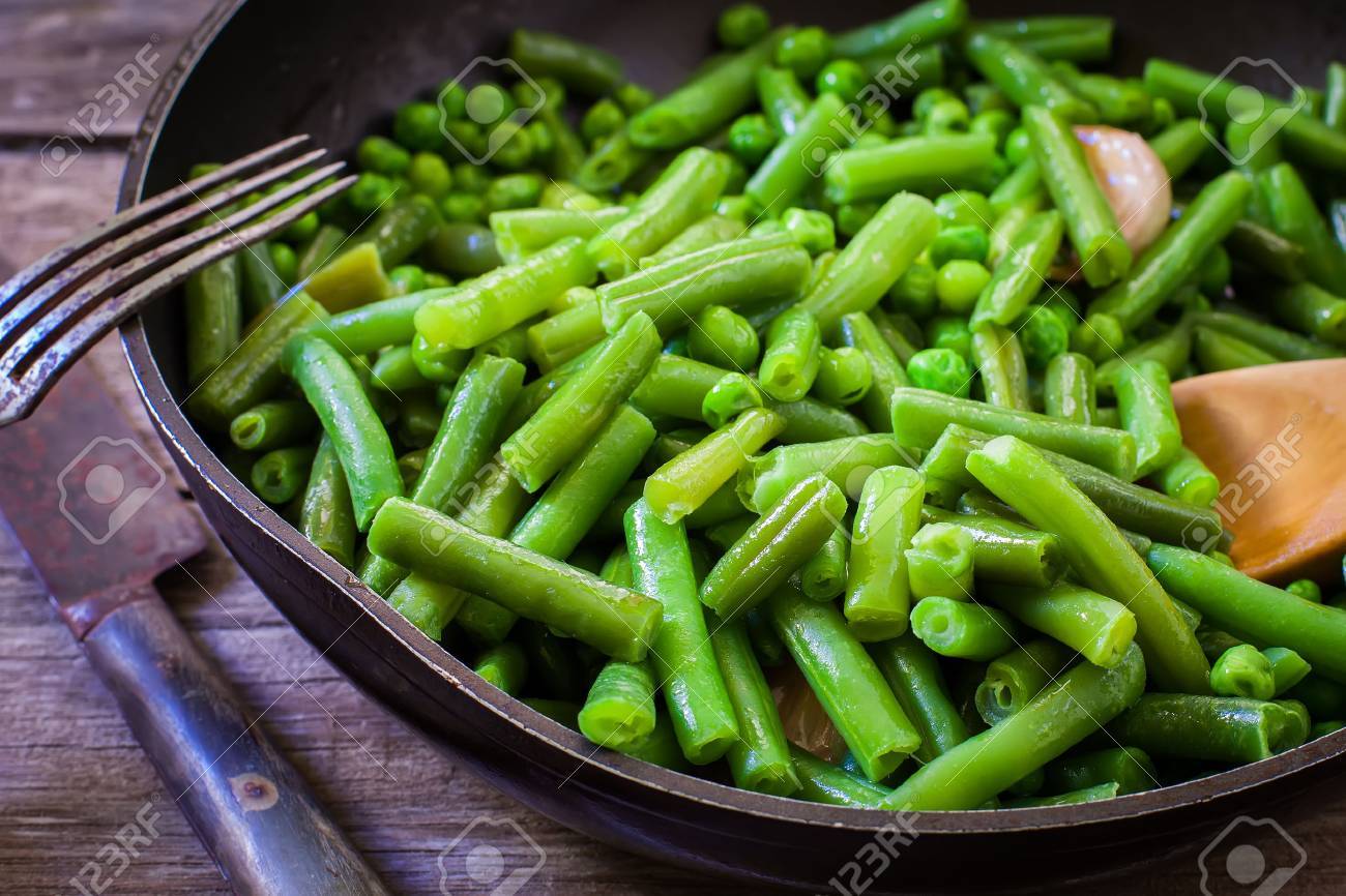 La Cuisson Des Haricots Verts Frais Sur La Poele Banque D Images Et Photos Libres De Droits Image 45595212