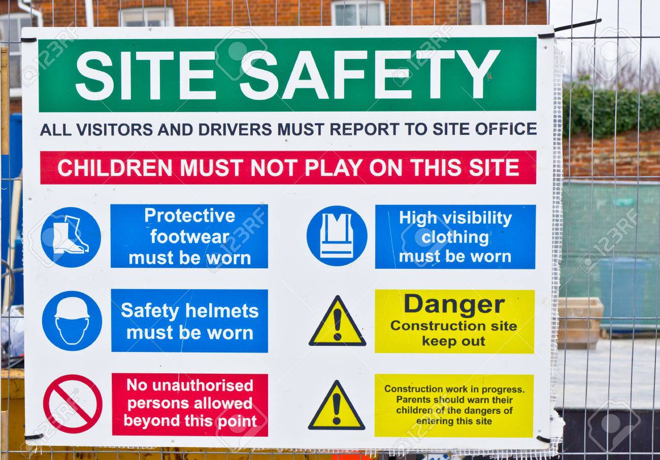 Un Signe De Securite Sur Un Chantier De Construction Banque D Images Et Photos Libres De Droits Image